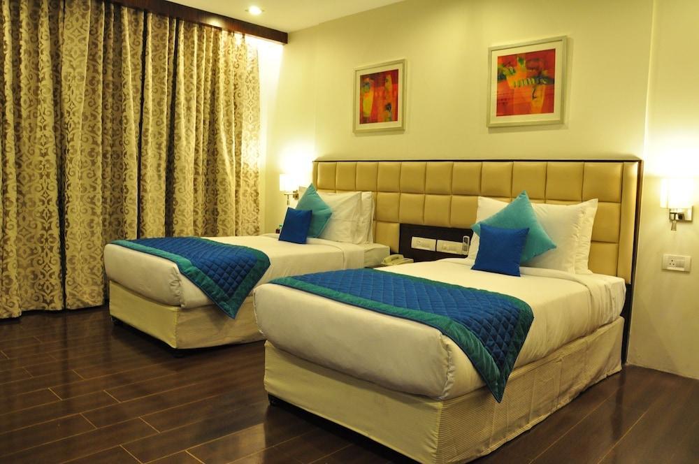 Hotel Bluestone Nehru Place By The Cosy Hotels Nueva Delhi Exterior foto