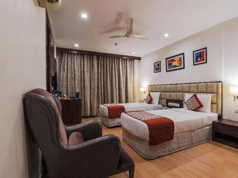 Hotel Bluestone Nehru Place By The Cosy Hotels Nueva Delhi Exterior foto