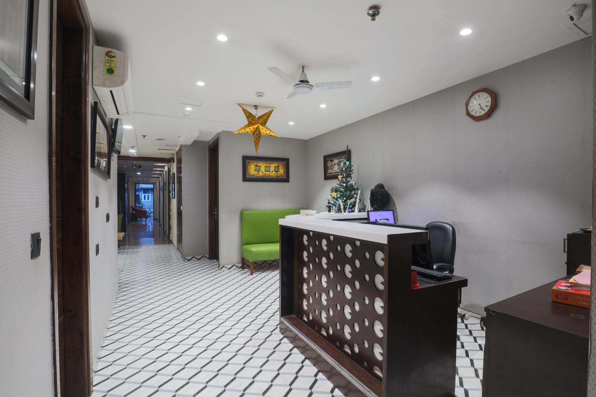 Hotel Bluestone Nehru Place By The Cosy Hotels Nueva Delhi Exterior foto
