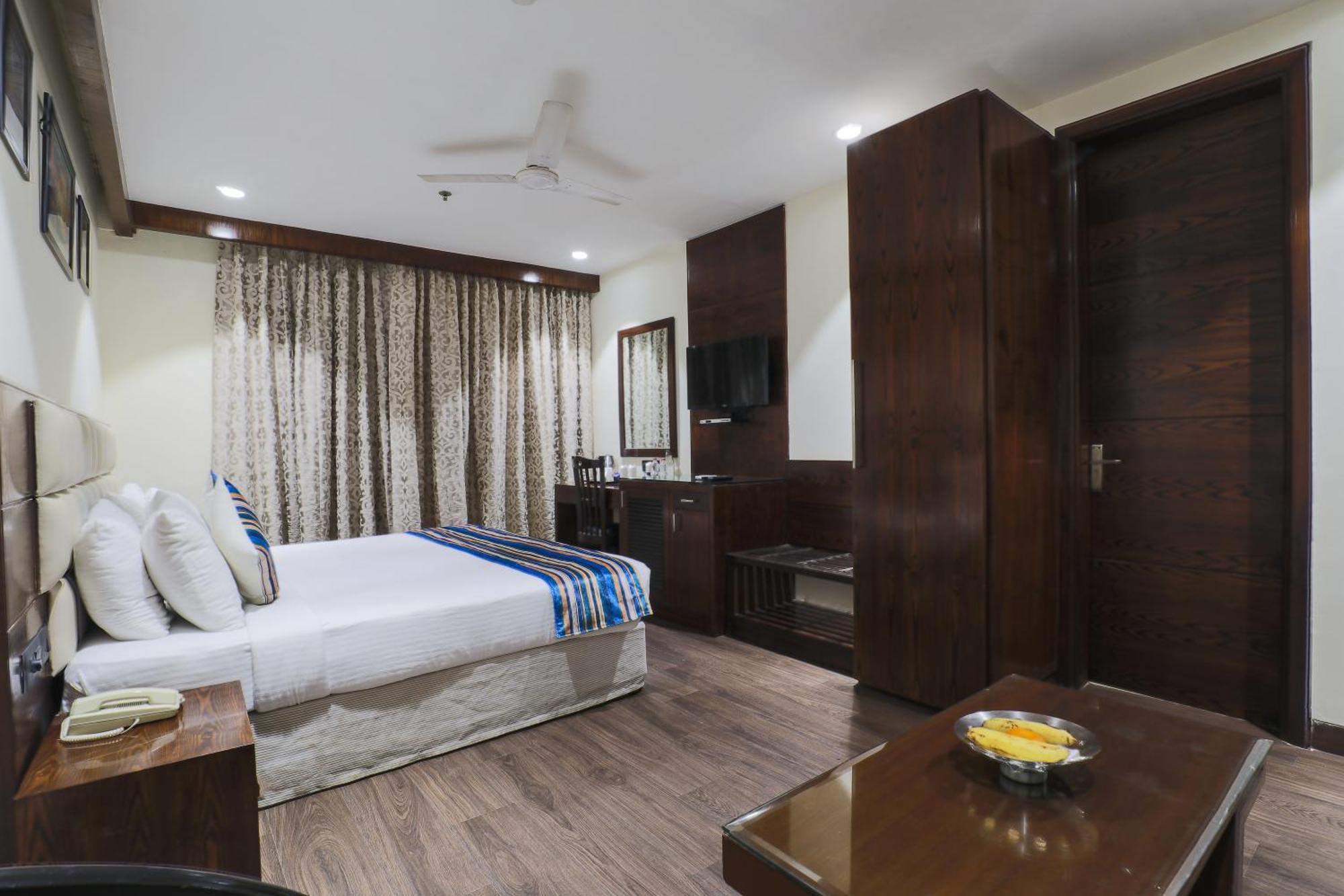 Hotel Bluestone Nehru Place By The Cosy Hotels Nueva Delhi Exterior foto